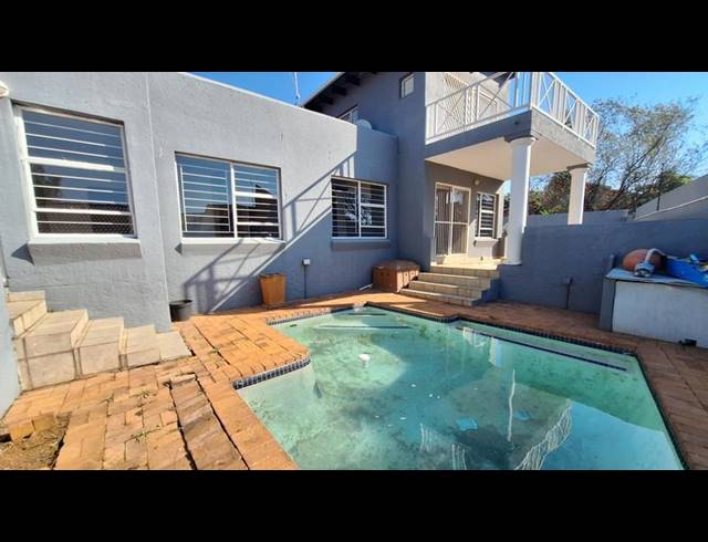 4 BEDROOM TOWNHOUSE FOR SALE IN MORELETAPARK